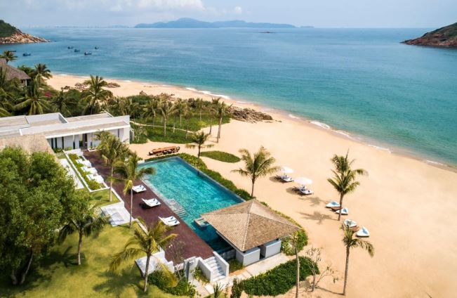 Khách sạn 5 sao Anantara Quy Nhon Villas. Địa chỉ: Cầu Bãi Dại, Ghềnh Ráng, Thành Phố Quy Nhơn, Bình Định.