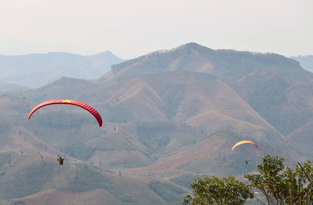 Đồi Bù: Trải Nghiệm Bay Lượn Trên Không Giữa Lòng Hà Nội